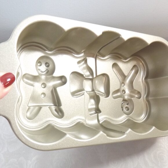 Vintage Gingerbread Loaf Pan, Nordic Ware, Heavy Cast Aluminum BAKEWARE - Picture 11 of 16
